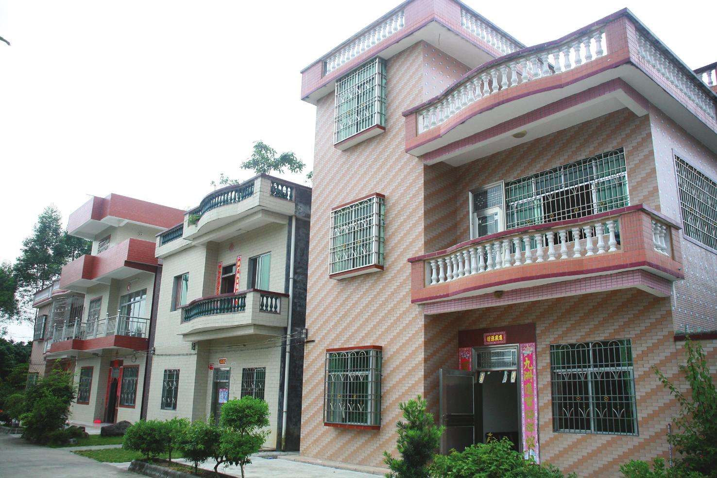 在农村,建房得看邻居心情,房子为何不能比邻居的高?