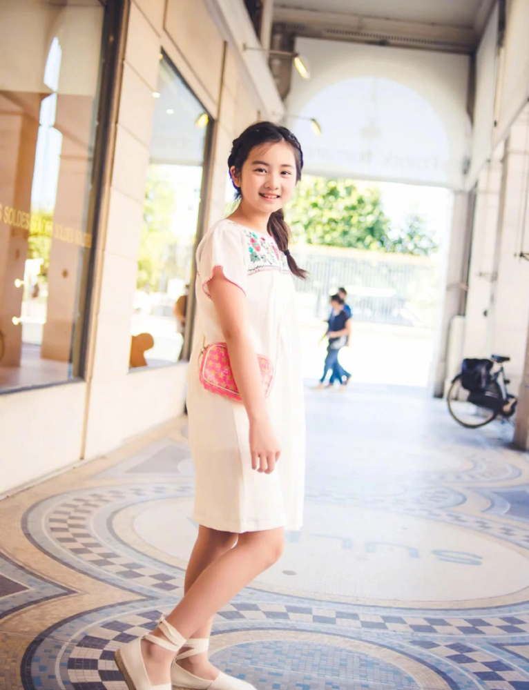 黄多多气质是真好!社交平台私服穿搭成学习模板,比成年人还有范