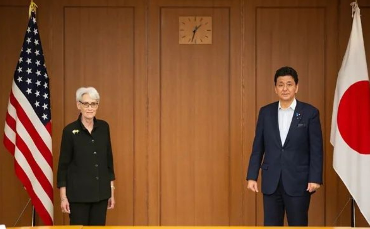 舍曼访华为何选在天津?赵立坚当着记者说出这两个字,网友叫绝