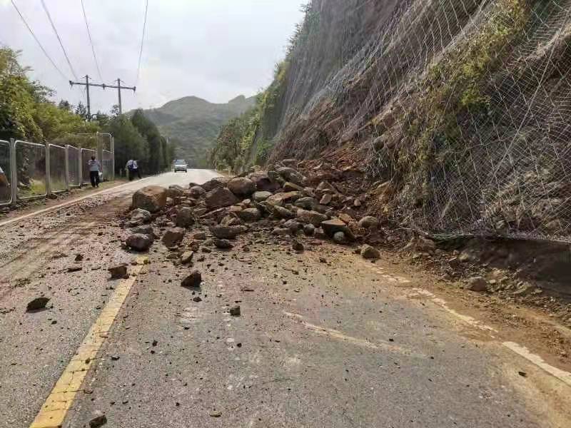 国道109京拉线发生山体塌方 目前已处理完毕