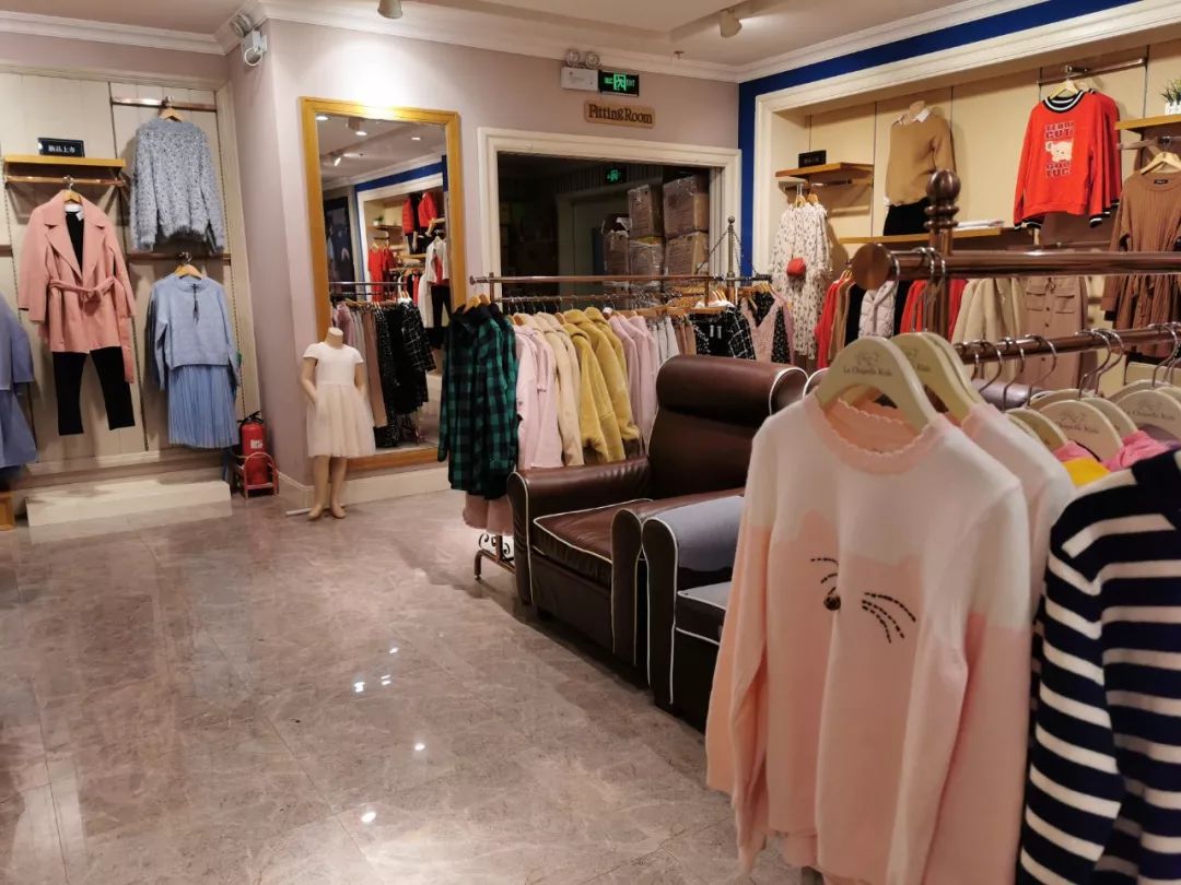 几年前拉夏贝尔可谓是不可撼动的大服装品牌现如今却黯然退场