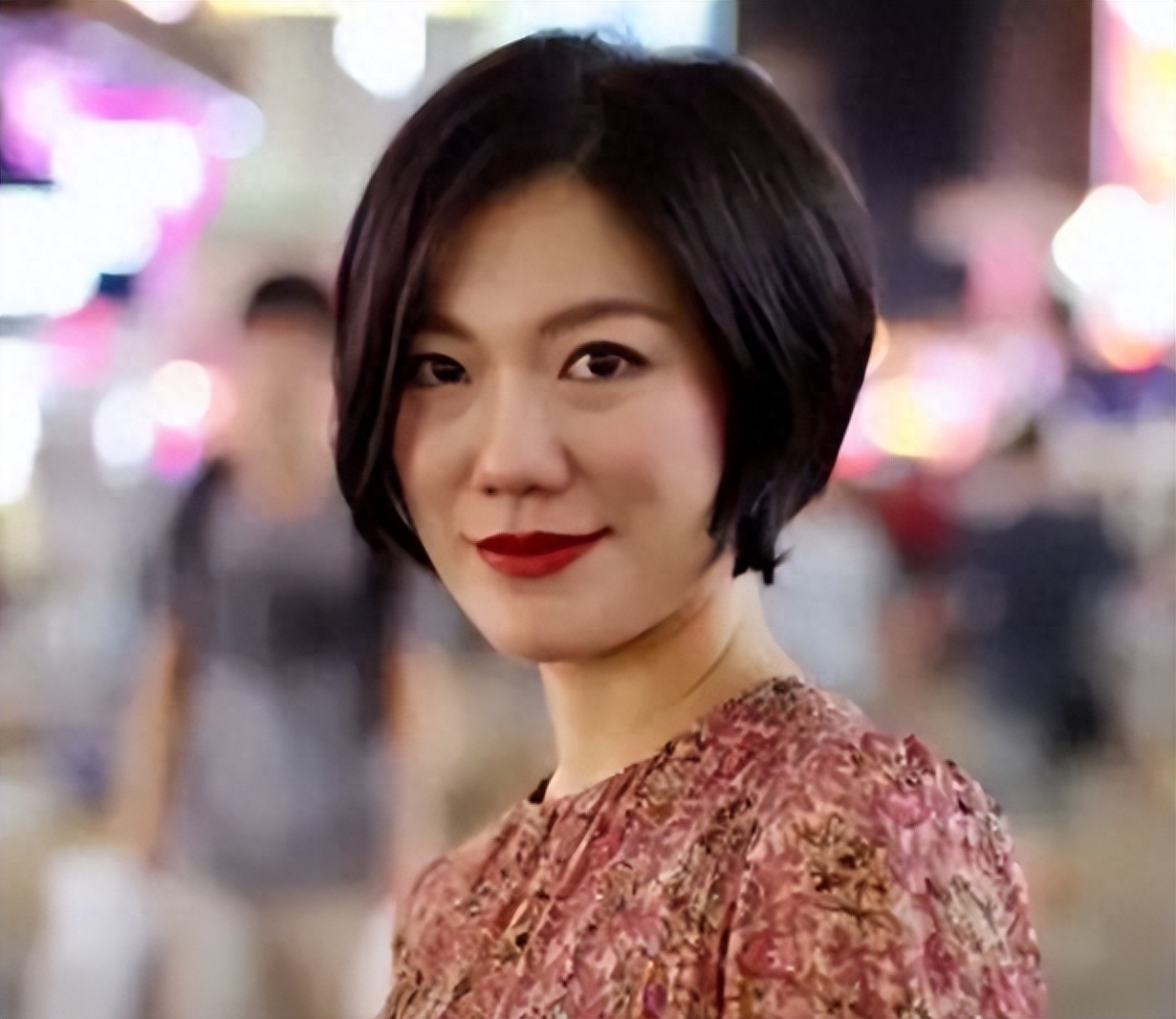回顾小龙女龙婷星光大道冠军上过春晚却重回街头唱歌