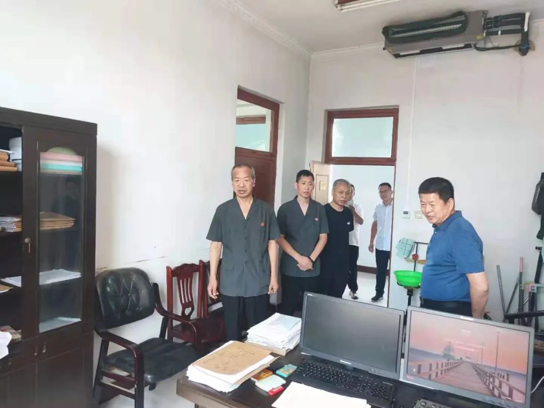 南宫法院院长王东辉到段芦头镇走访企业,调研基层法庭工作
