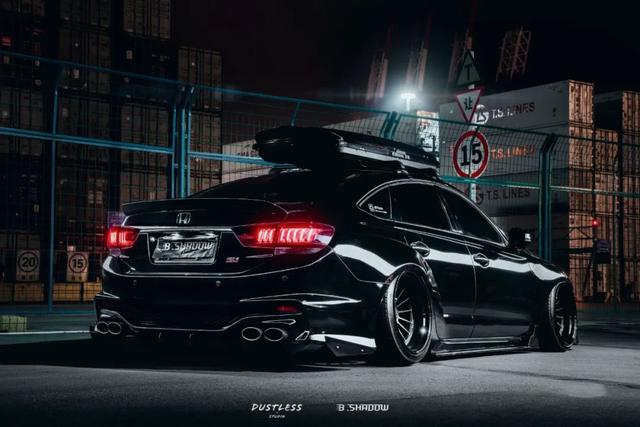 全国首台手工宽体姿态思铂睿,让黑武士来得更宽更矮