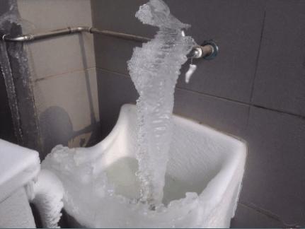 河南大学上热搜,放假时间被吐槽,部分宿舍水龙头结冰,校方回应