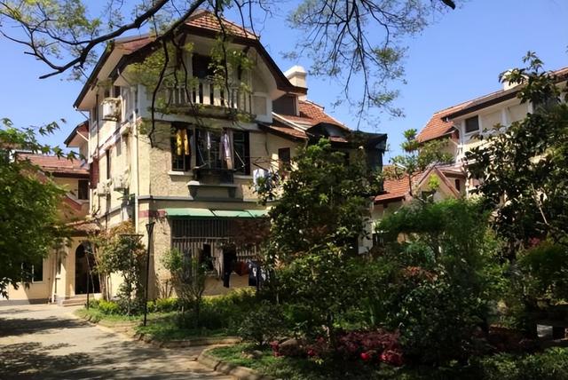 上海一条"神秘"的路,路边空置老别墅,专人值守禁止拍摄