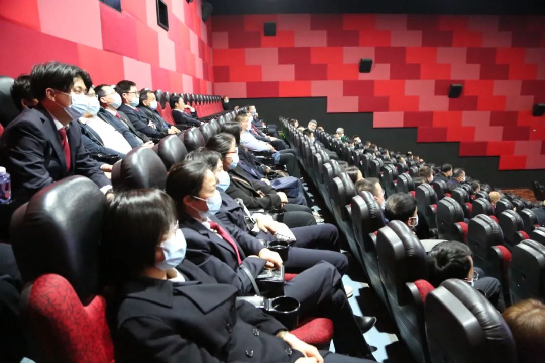 【队伍教育整顿】中院篇黄冈中院组织观看电影《平安中国之守护者》