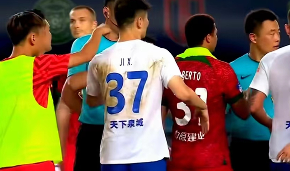 泰山新外援穿43号球衣!巴西前锋只差官宣