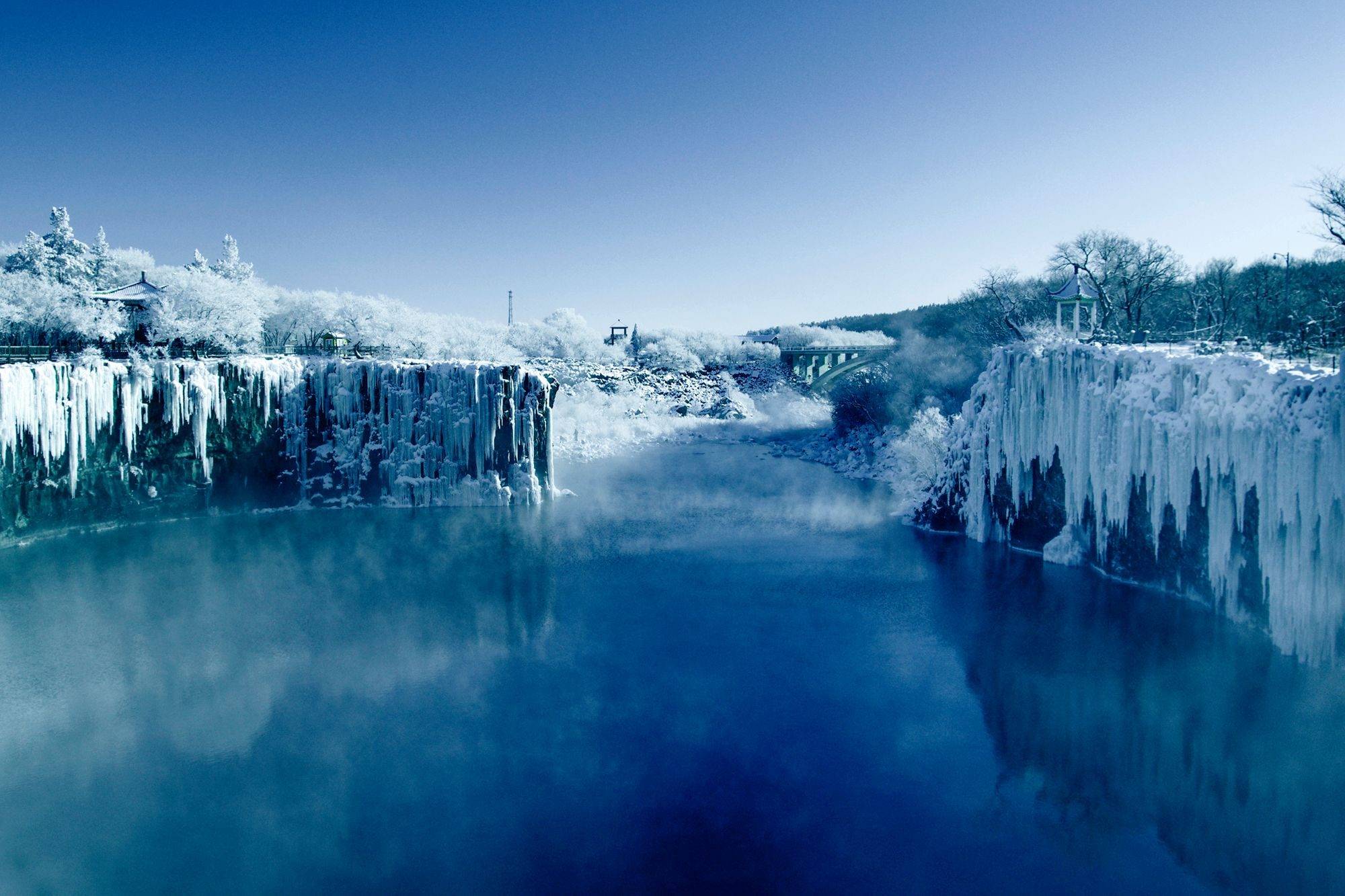 冬天到牡丹江镜泊湖,开启冰雪奇幻之旅,探索奇观与自然的魅力