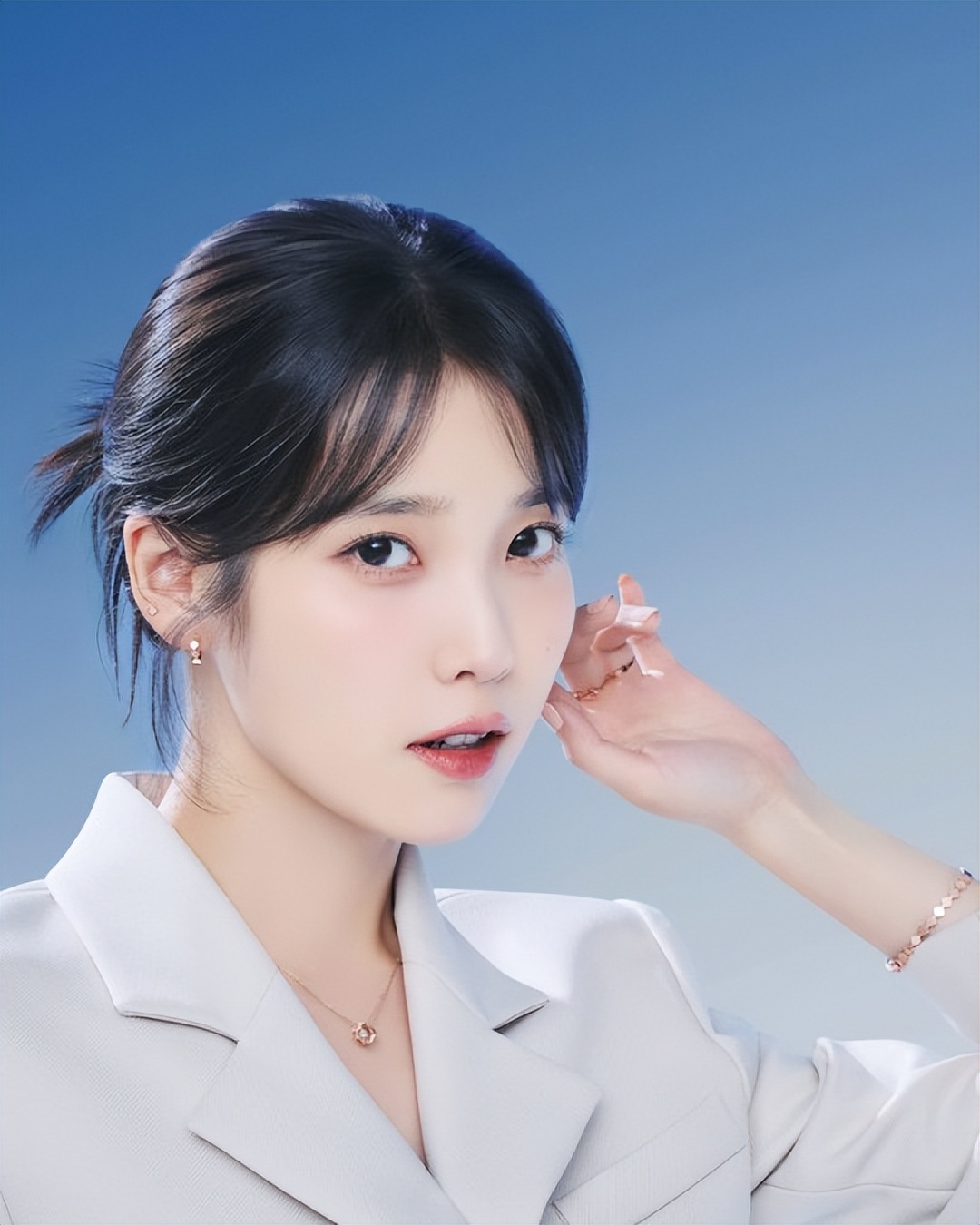 韩国女星李知恩能歌善舞很惊艳!肤白貌美大长腿国民妹妹