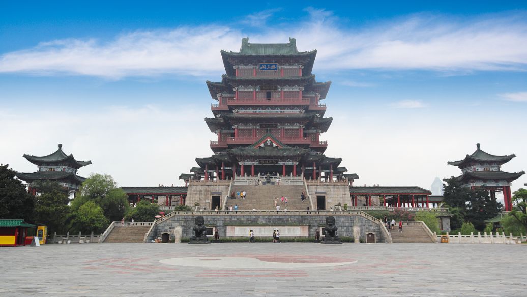 南昌市景区全面对外开放,推动当地旅游业新发展