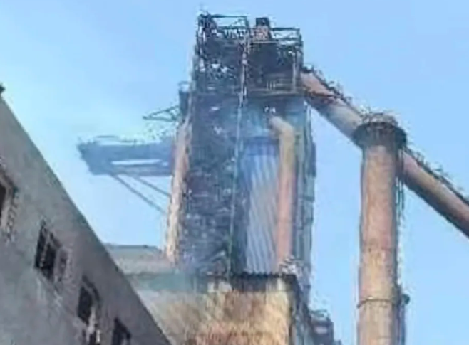 辽宁钢铁厂发生烫伤事故致4死5伤,铁水温度1600度,现场白烟滚滚