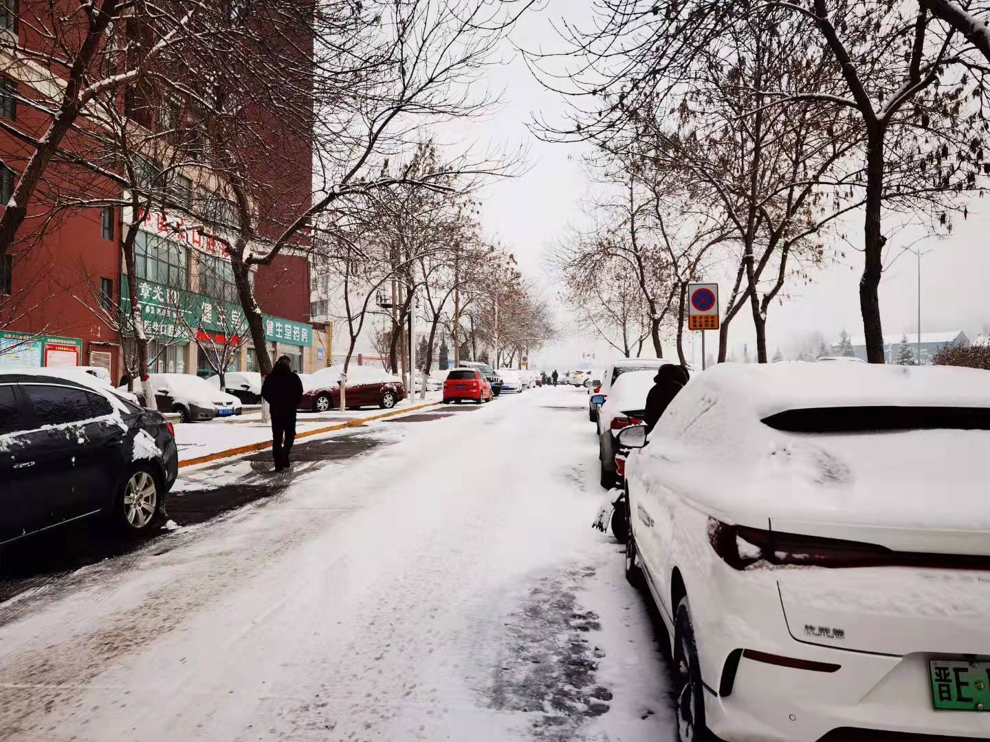 下雪天图片实景街道图片