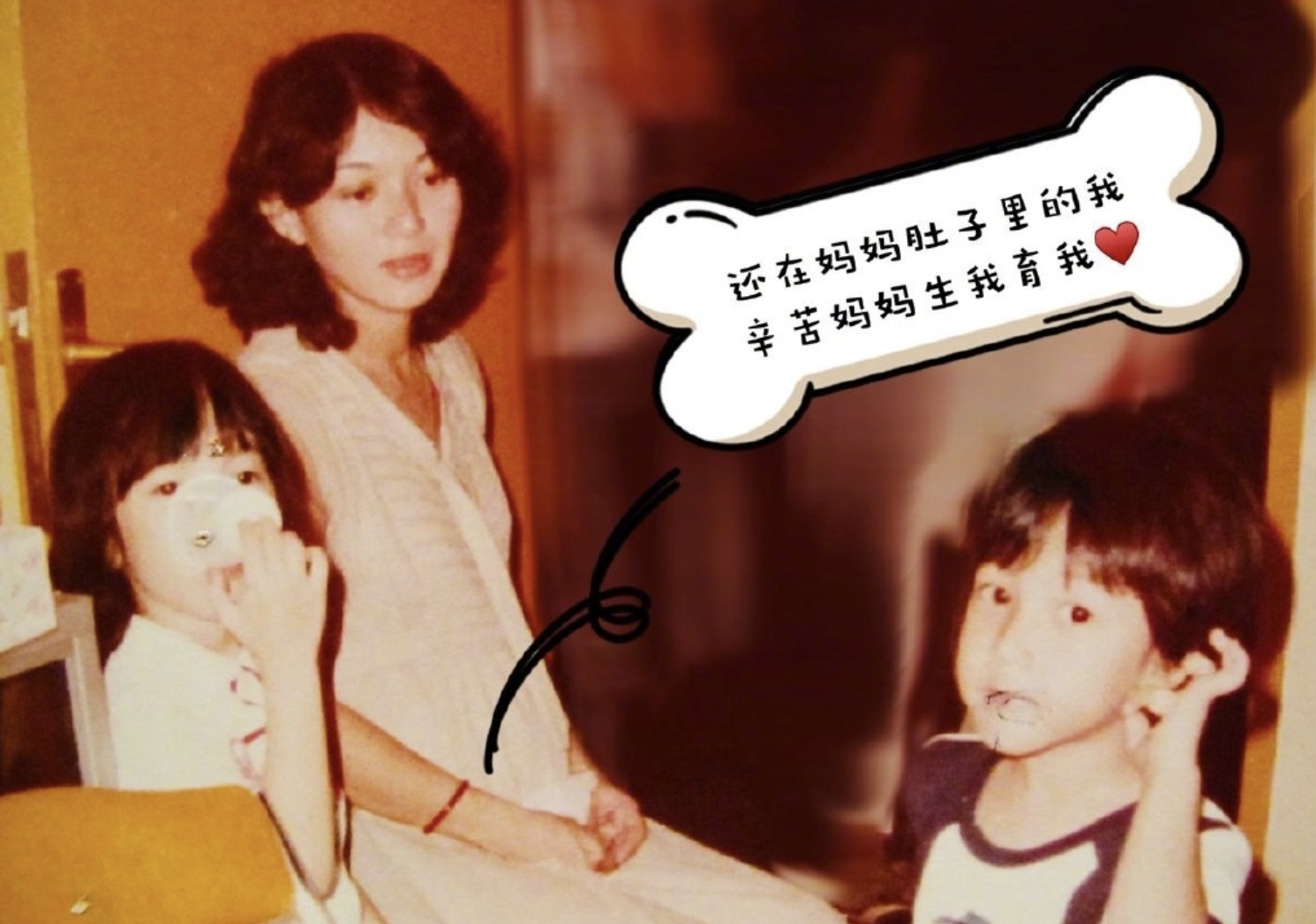 吴尊纪念妈妈去世20周年,晒母亲怀自己的孕照,妈妈年轻时颜值高