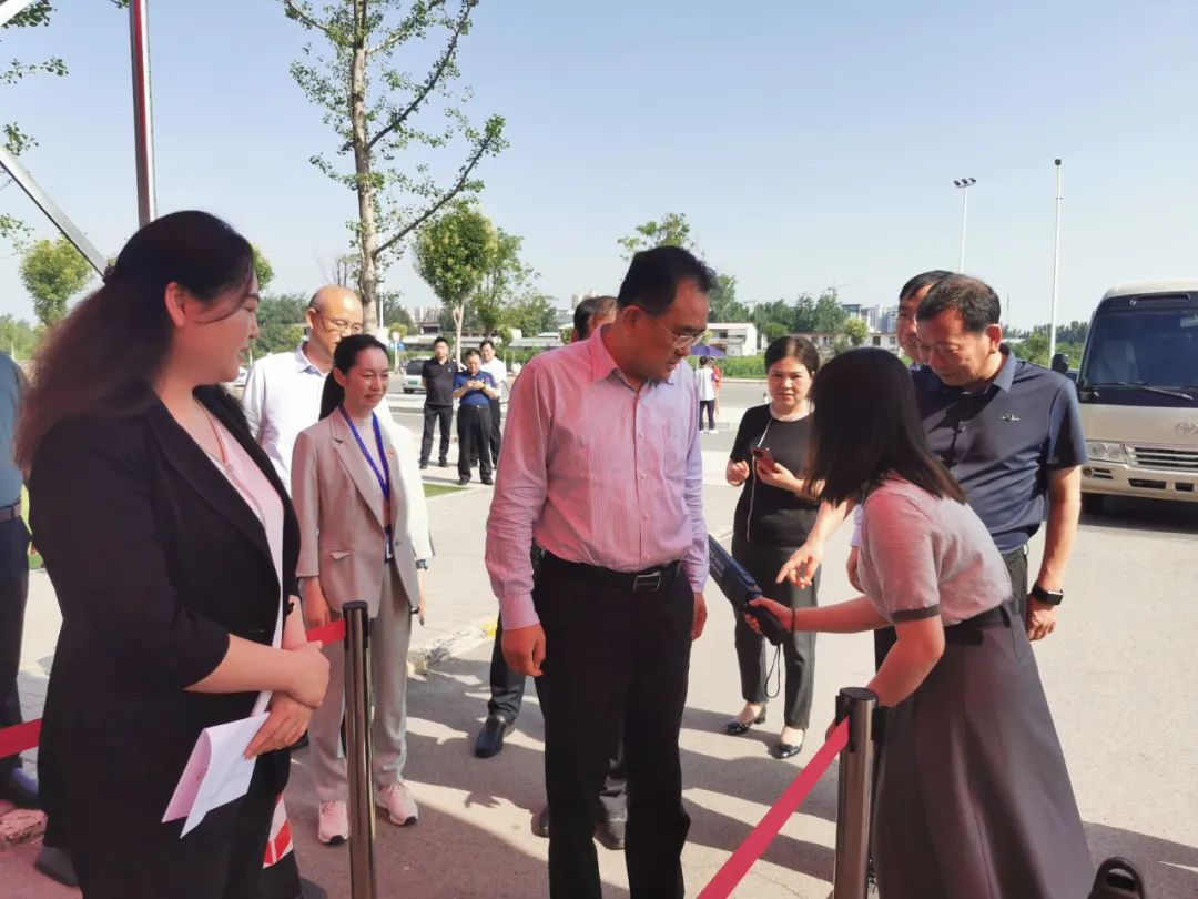 平顶山市副市长史晓天莅临鲁山检查指导高考前考点准备工作