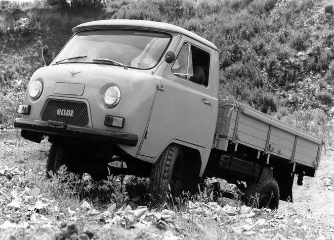 uaz-452轻型多用途车辆