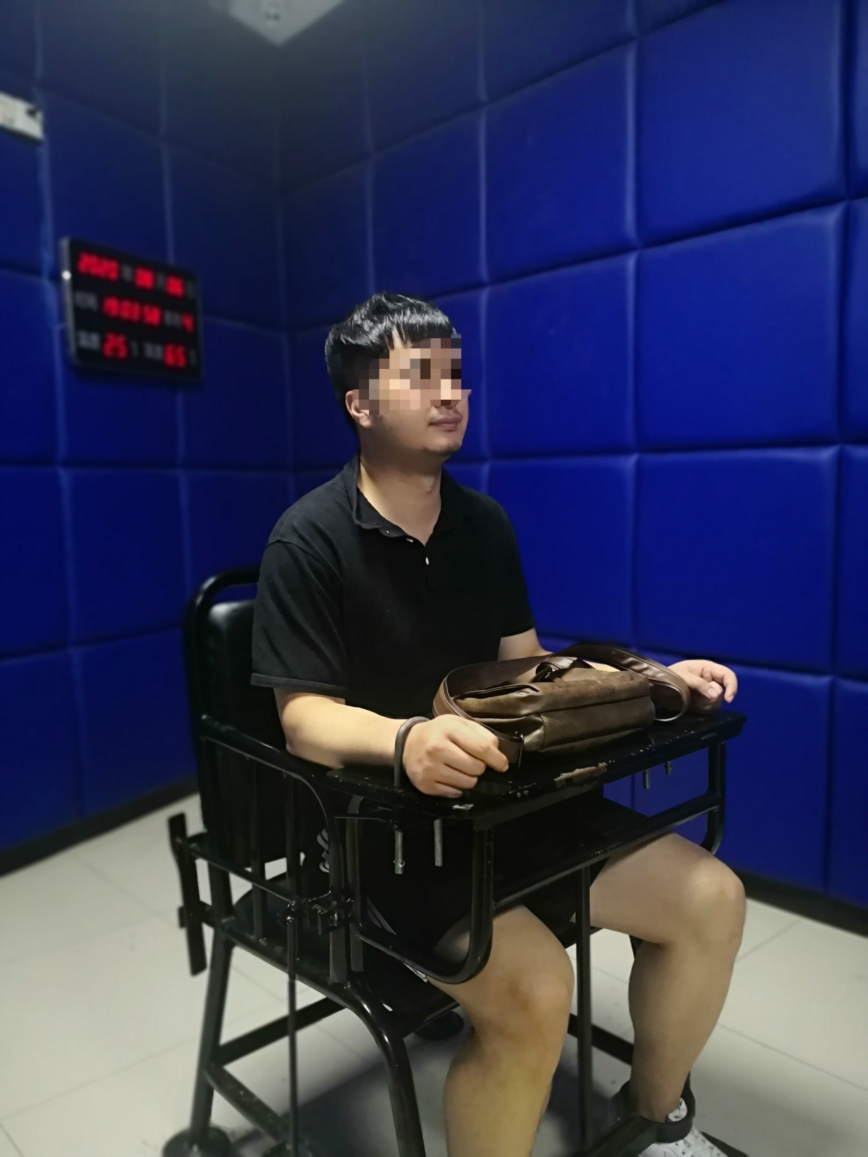 经审讯,25岁的犯罪嫌疑人赵军(化名)利用待产孕妇及"买家"之间的信息