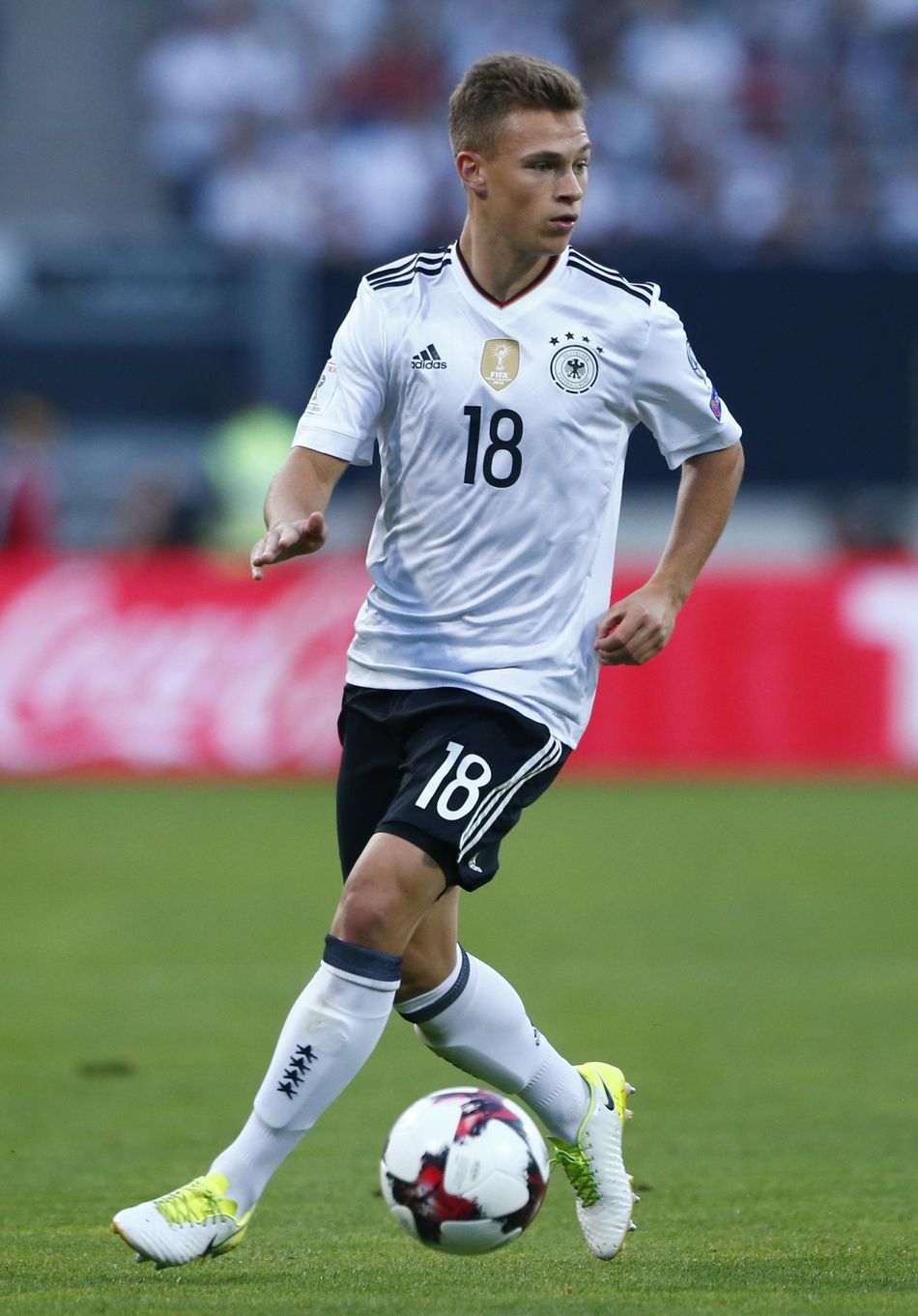 基米希世界波帮助球队赢下国家德比 他会成为拜仁的新队长吗?