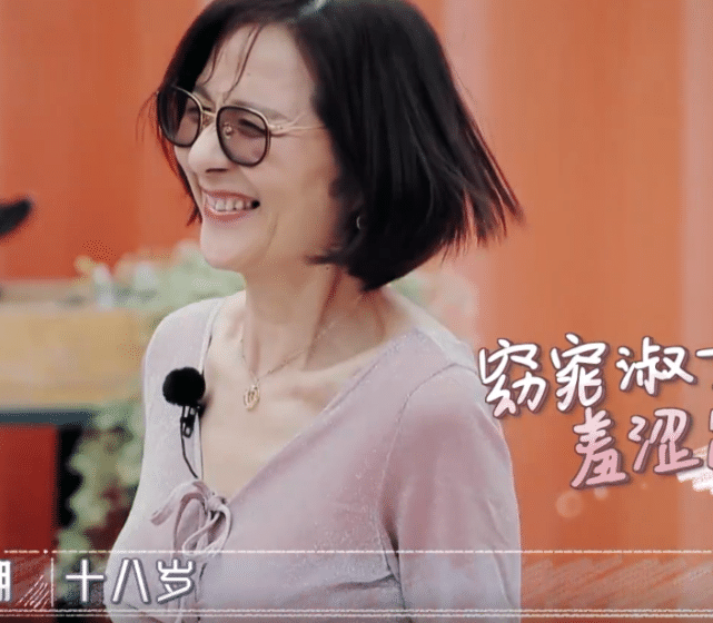 麦迪娜婆婆首次穿泳装亮相,看到她的好身材,完全不输麦迪娜!