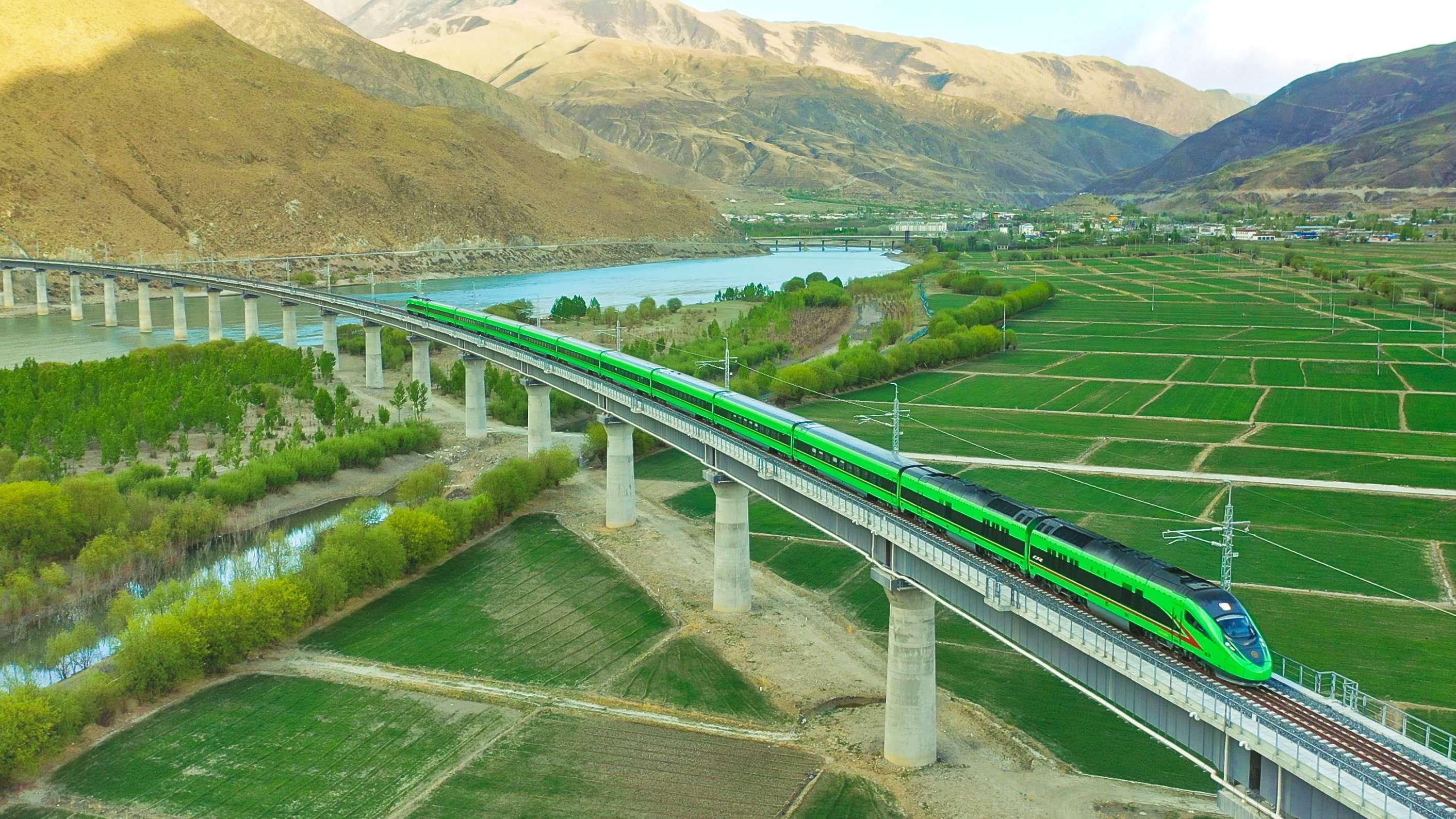 西藏最美铁路,拉萨到林芝只需3小时,欣赏沿途435公里视觉盛宴
