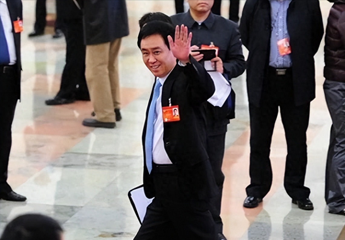 马未都曾谈许家印第一次见面就抖大衣身后10几个保镖跟着伺候