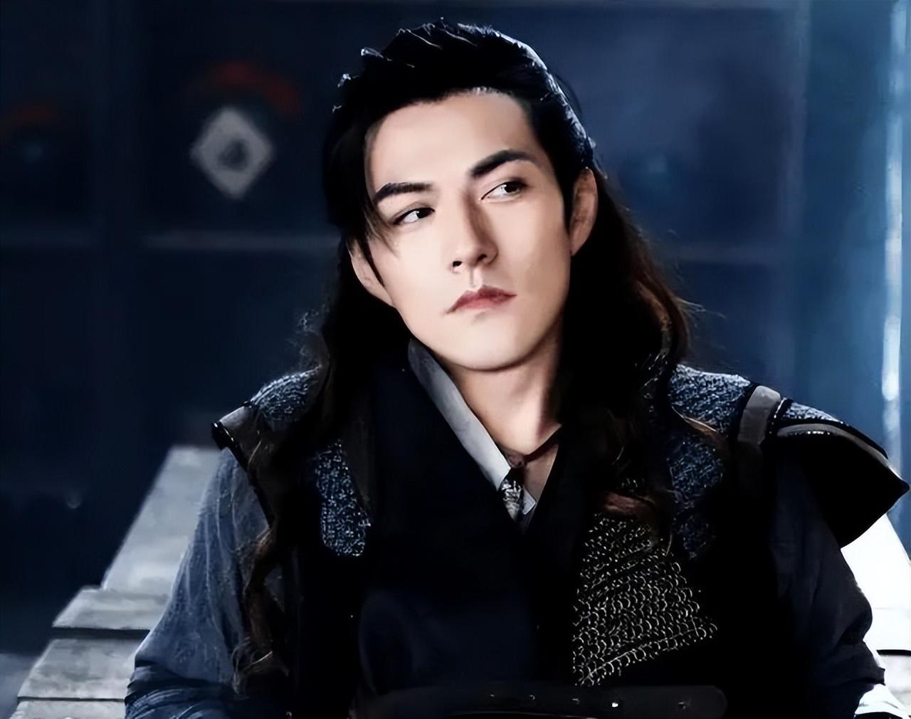 长相风流倜傥,却从不"沾花惹草",娱乐圈这5位男星太稀缺了