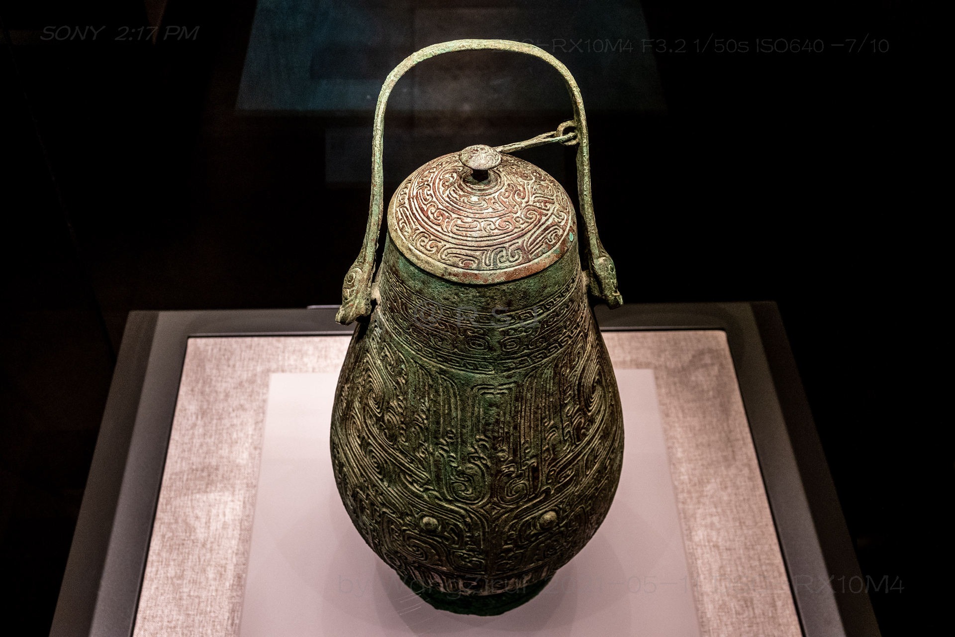兽面纹提梁铜卣(you):古代酒器,郑州市向阳回族食品厂窖藏出土