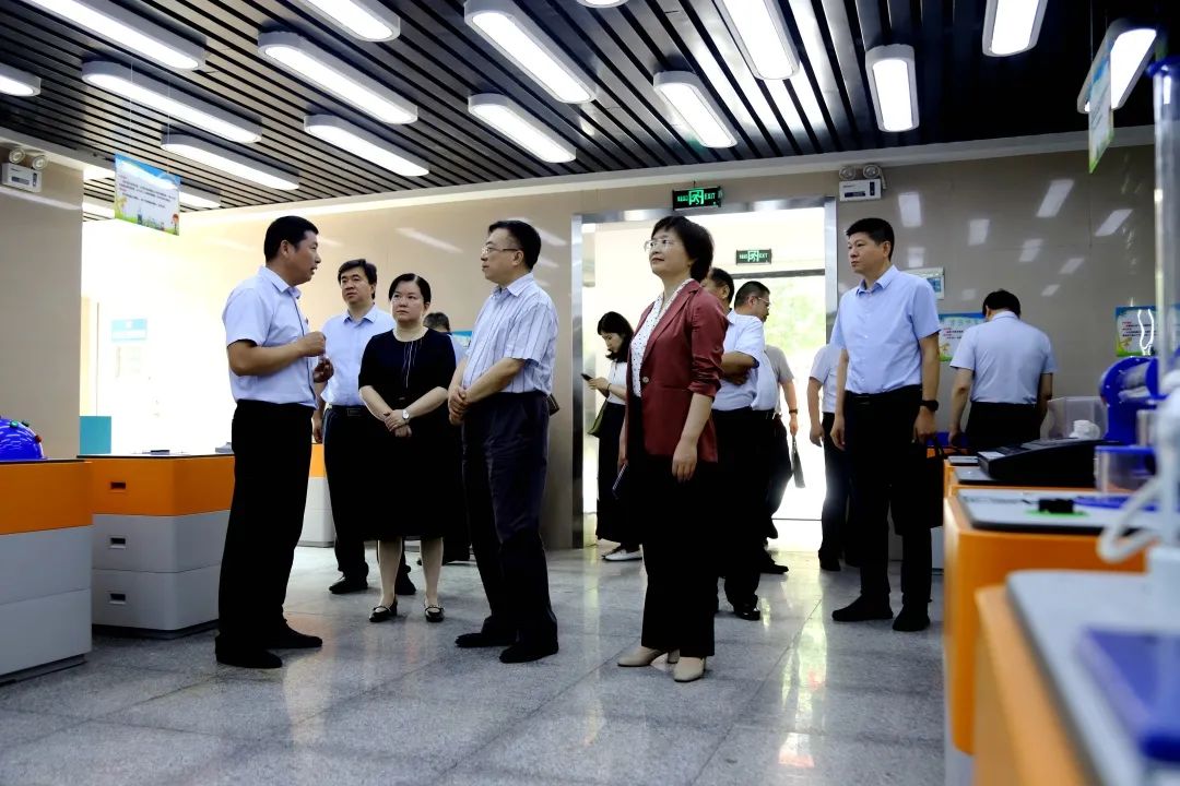 教育部教材局局长田慧生到中牟县晨阳路学校调研