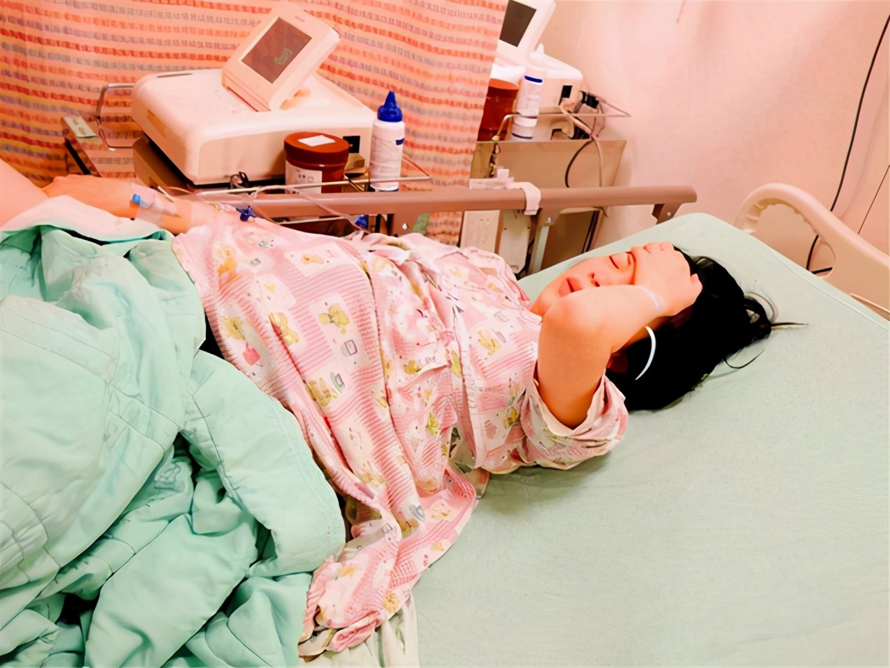 ella公开生娃过程,许多网友感叹妈妈伟大,我却羡慕她有个好老公