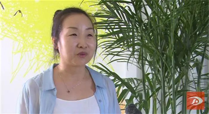 老党员殷玉萍向敦煌市七里镇捐赠图书250余本