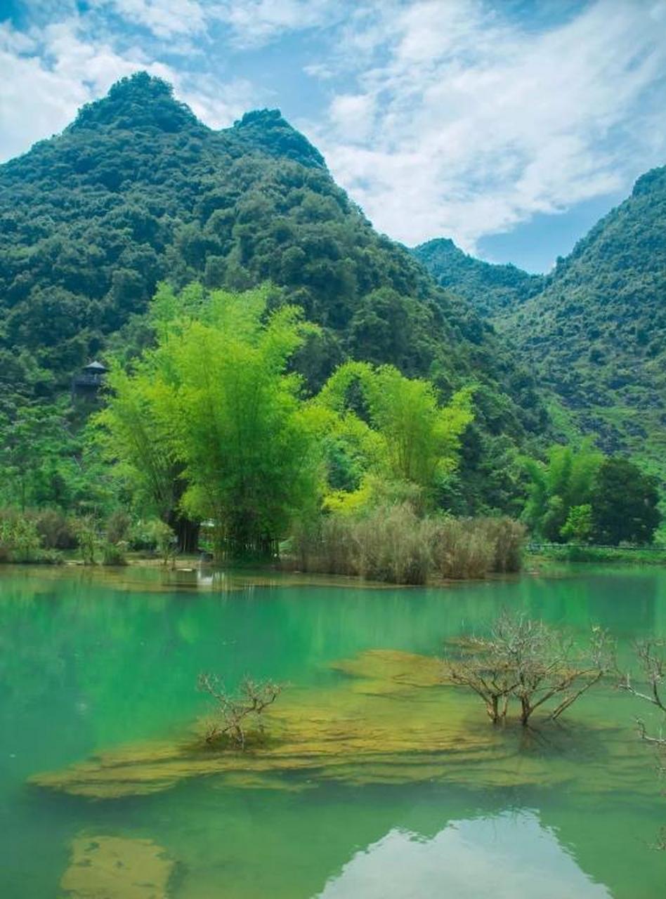 南部的广西百色,是一座低调的城市,默默地隐藏着中国罕见的绝世风景