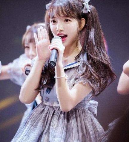 王奕萌真实颜值曝光,比起刘思瑶更像方脸,这样也能叫第一萝莉?