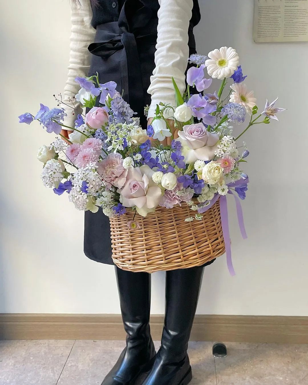 蓝花楹开满街头,自带奇幻的仙气,洒脱飘逸