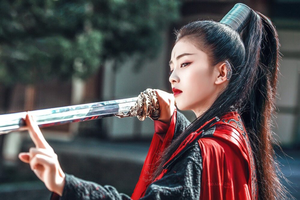 《大奇皇后》宰相府庶女,被当做礼物送给皇帝,一夜之间成为皇后