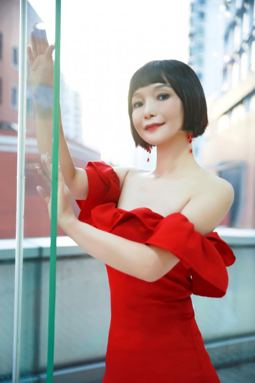 李晓桃——妩媚动人的化妆师