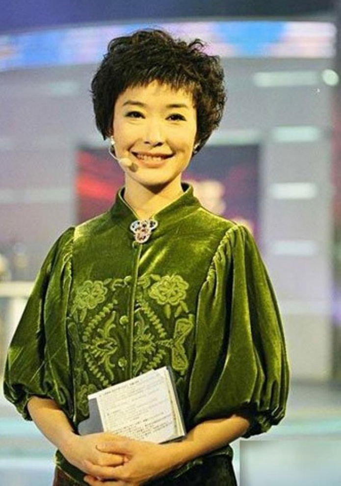 主持人王雪纯:我这辈子最遗憾的事情,就是没给丈夫生下一儿半女