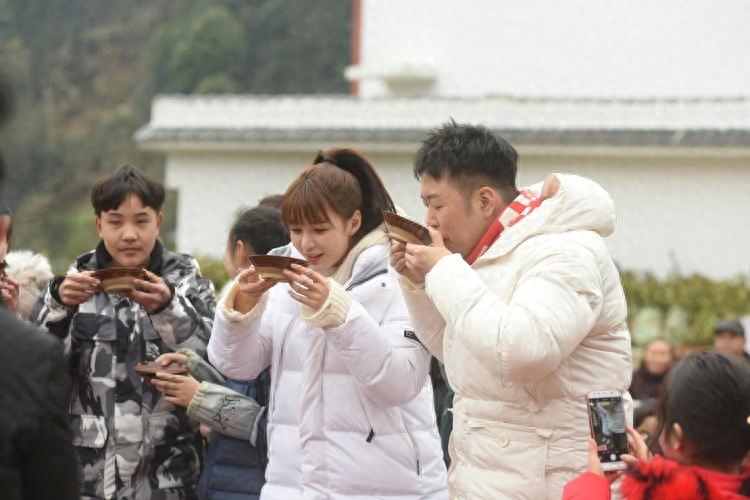 杜海涛家庭背景曝光,原来亲生父亲这么强大,难怪沈梦辰非要嫁他