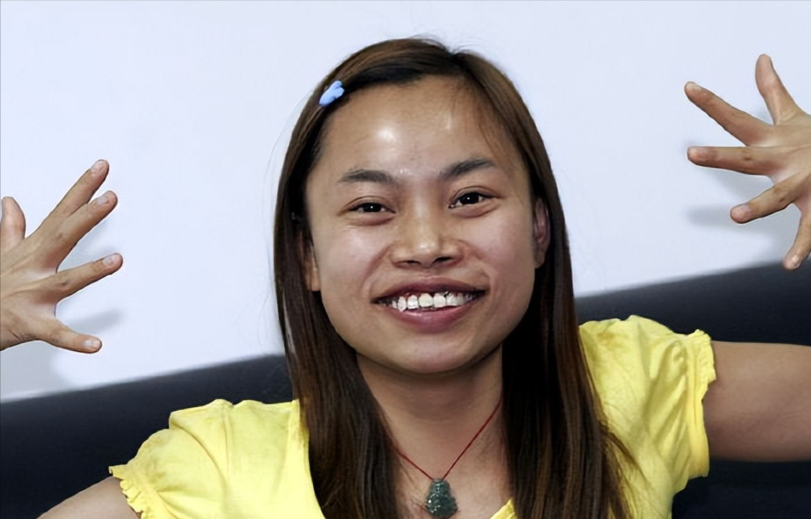 凤姐定居美国十余年近照曝光,约会洋男友,腰臀丰满比男方粗一圈