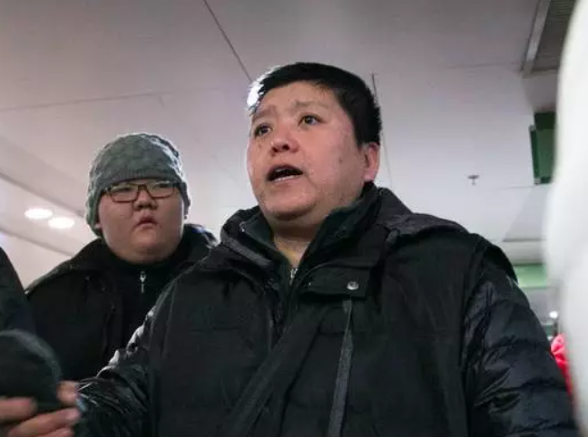 才力:夺60个举重冠军,33岁去世时仅剩300元,今妻女待遇如何?