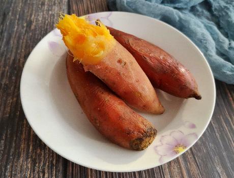 煮红薯时,直接下锅是不对的,大厨教我1招技巧,原汁原味更香甜