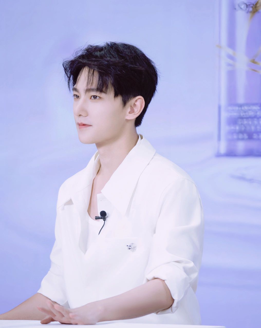 杨洋这恐怖的国民度 杨洋的一次常规直播代言活动,没有主持人几分钟