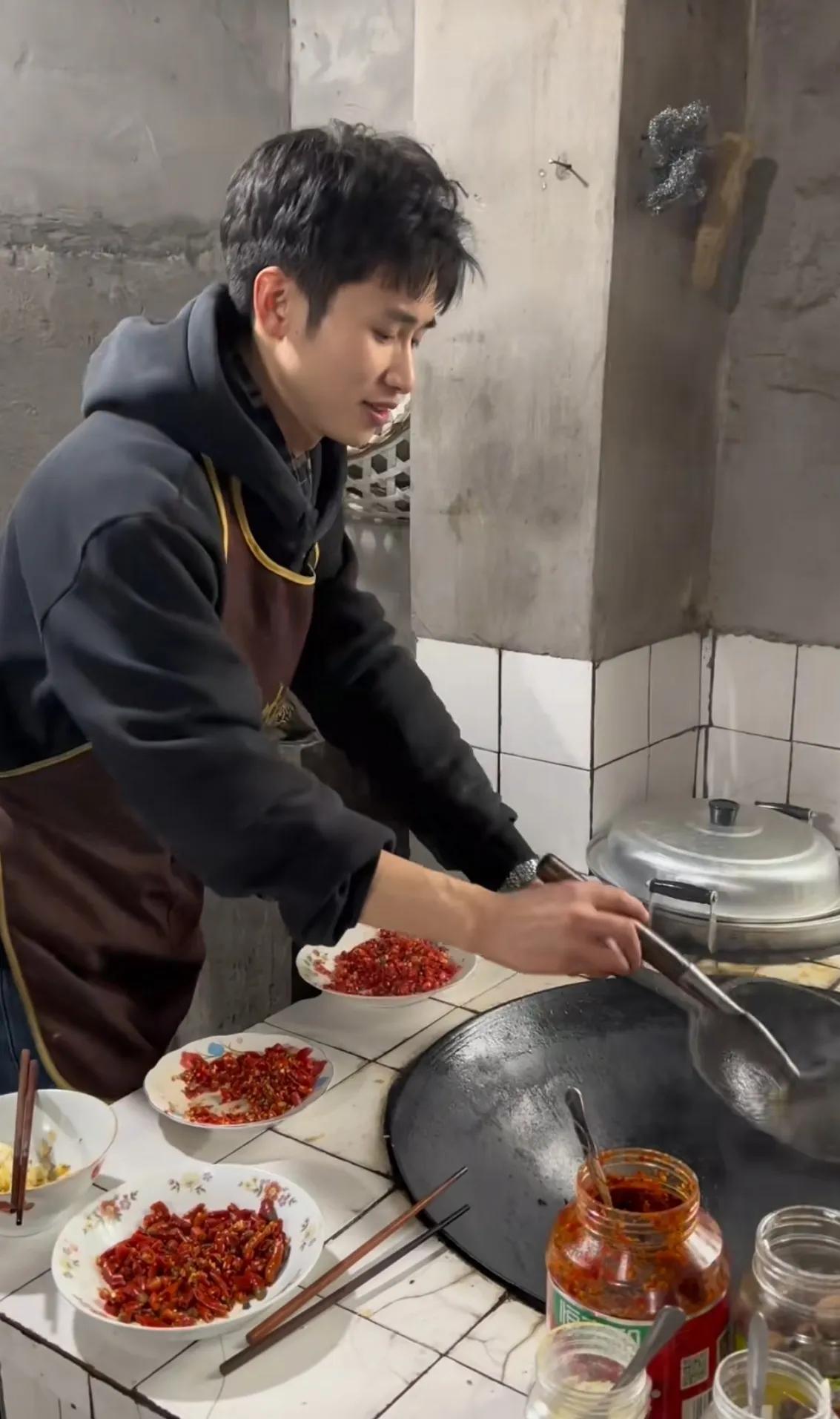 听周杰伦音乐会的男生,28岁溺亡!真名引人争议!