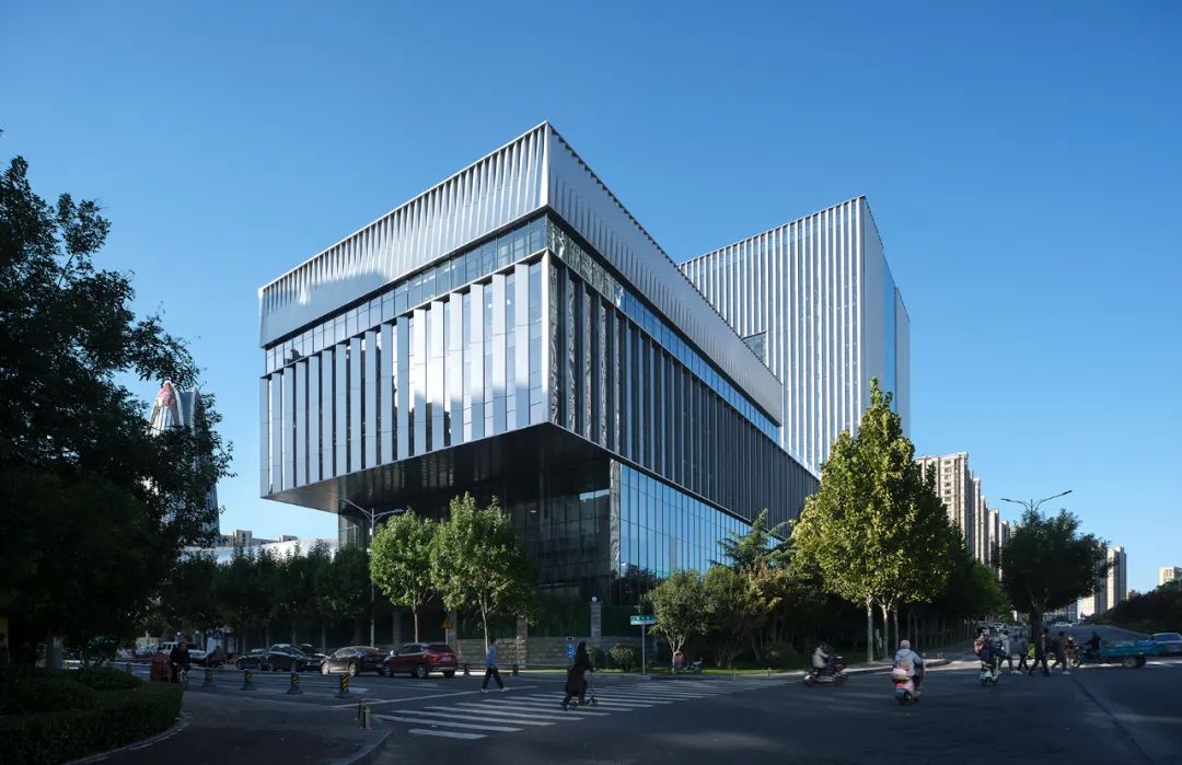 悬浮立方——国家重型汽车工程技术研究中心