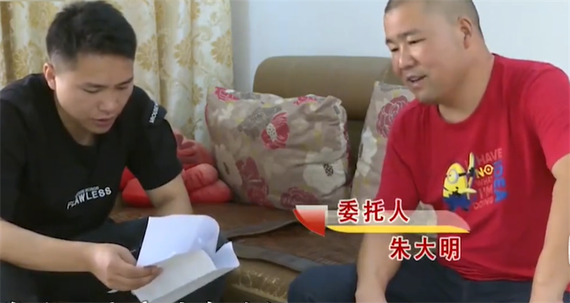 "刘金亮显得非常无辜:"那她有胳膊有腿的,你们