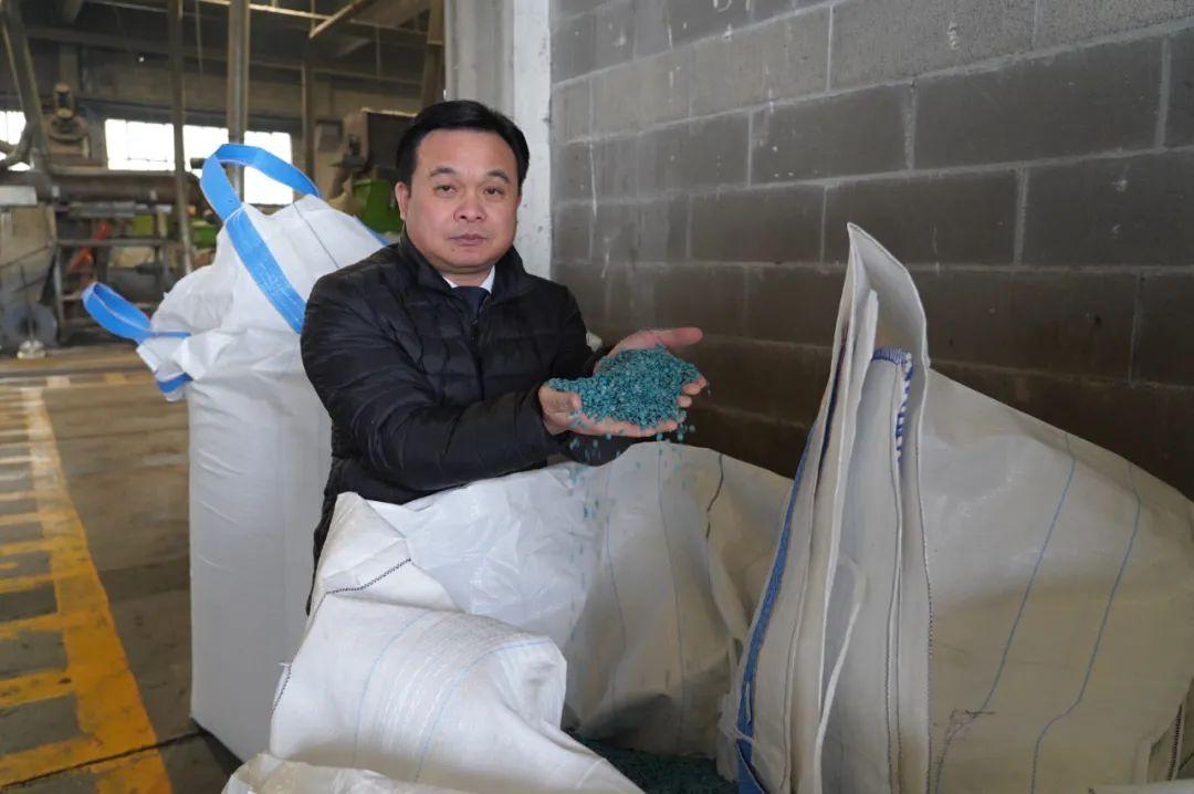 不惧疫情 创造传奇:华人企业家陈晓荣