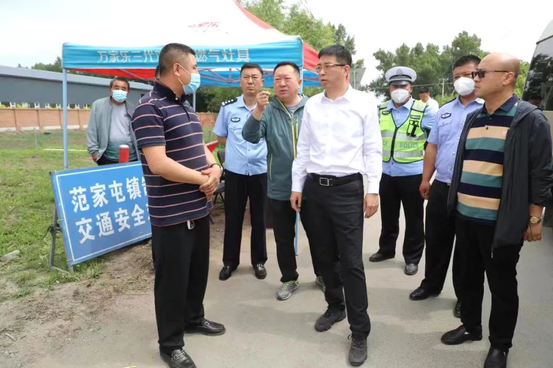 赵师骐在基层调研时强调:慎终如始强化交通管理 全力以赴抓好防汛救灾