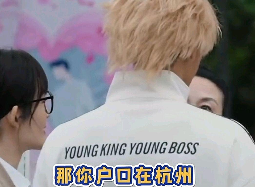 回顾女明星公园误入相亲角高颜值被围观因无北京户口被大妈嫌弃