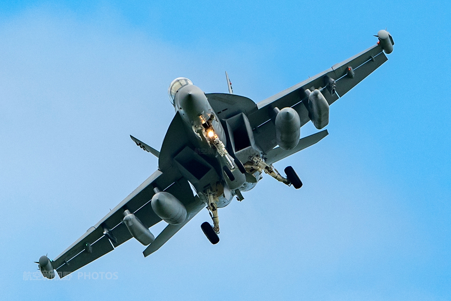 细品ea-18g咆哮者,细节做工精湛,美国海军航空母舰的独门武器