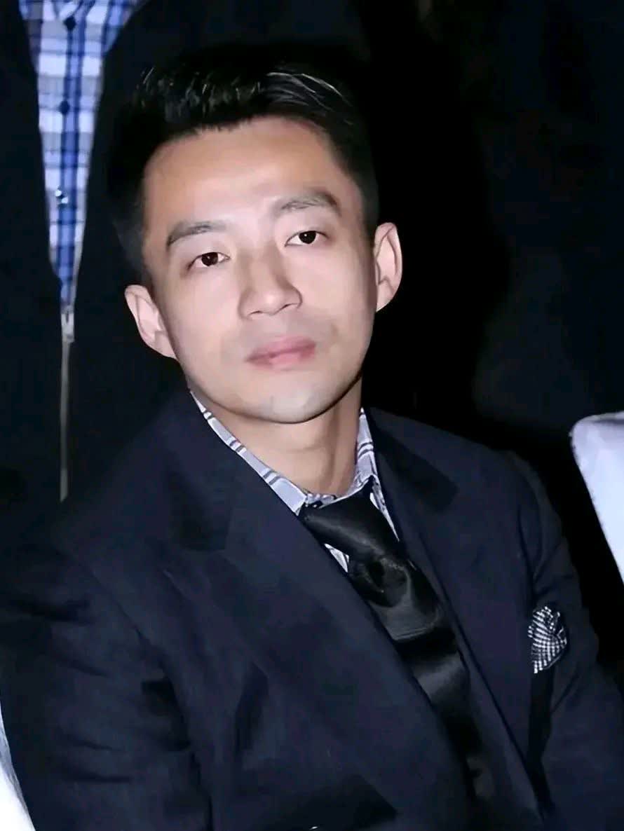 汪小菲挺可气,真就是窝里横,跟自己妈过不去算啥能耐,有能力去弯弯