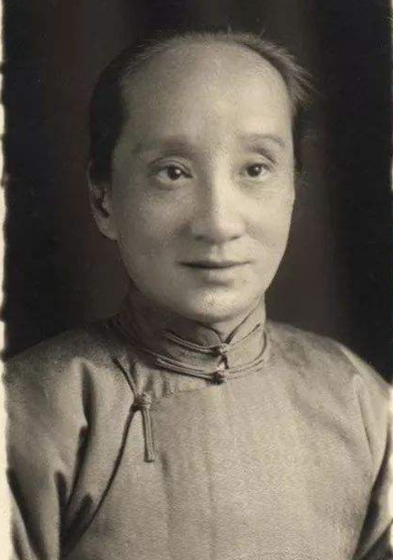 鲁迅去世后,朱安墓地夷为平地,许广平骨灰撒向大海